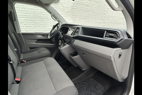 Volkswagen Transporter 2.0 TDI L2H1 28 Automaat Carplay Cruise PDC V+A DAB Airco Trekhaak