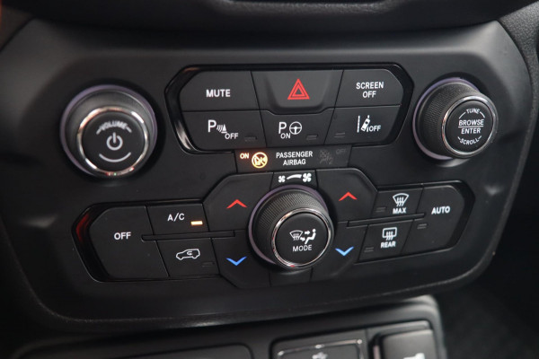 Jeep Renegade 1.3T Limited / LED / KEYLESS / CAMERA / CARPLAY / STUUR+STOELVERW