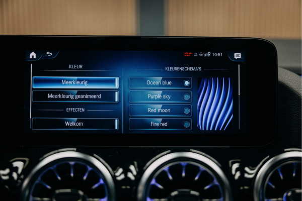 Mercedes-Benz GLA 180 d Business Solution AMG | AMG-Line | Pano | Stoelverwarming | Achteruitrijcamera |