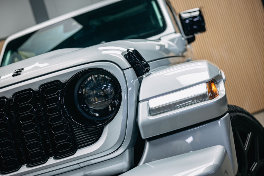 Jeep Wrangler 2.0T Sahara | Corse Edition Custom Made | Hybride | Stuur- en Stoelverwarming | Achteruitrijcamera |