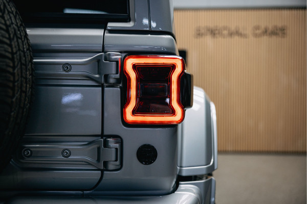 Jeep Wrangler 2.0T Sahara | Corse Edition Custom Made | Hybride | Stuur- en Stoelverwarming | Achteruitrijcamera |