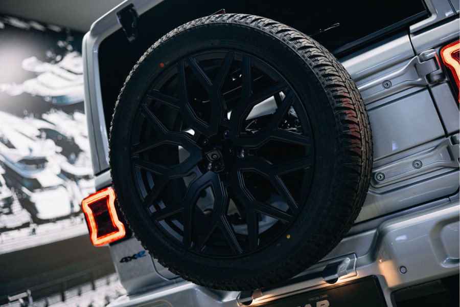 Jeep Wrangler 2.0T Sahara | Corse Edition Custom Made | Hybride | Stuur- en Stoelverwarming | Achteruitrijcamera |