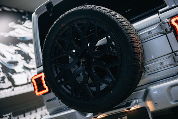 Jeep Wrangler 2.0T Sahara | Corse Edition Custom Made | Hybride | Stuur- en Stoelverwarming | Achteruitrijcamera |