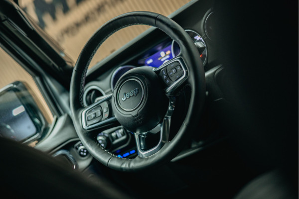 Jeep Wrangler 2.0T Sahara | Corse Edition Custom Made | Hybride | Stuur- en Stoelverwarming | Achteruitrijcamera |