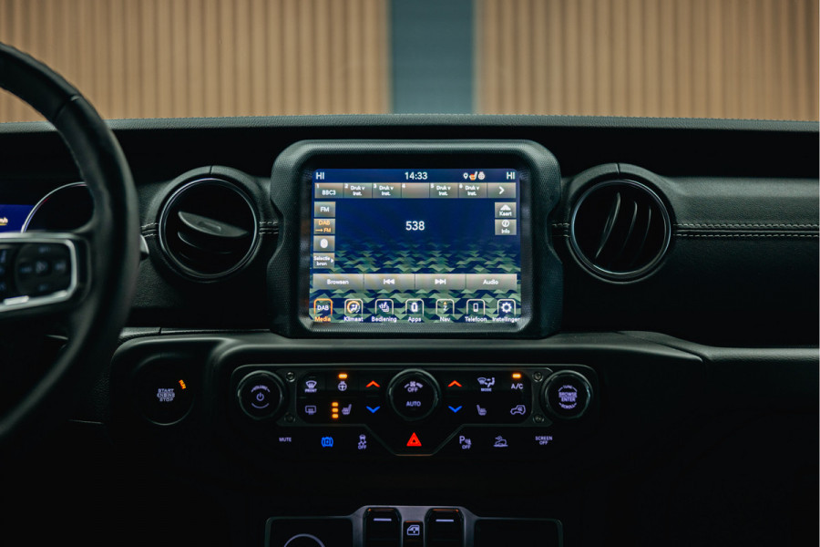 Jeep Wrangler 2.0T Sahara | Corse Edition Custom Made | Hybride | Stuur- en Stoelverwarming | Achteruitrijcamera |