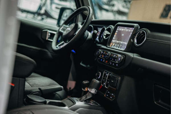 Jeep Wrangler 2.0T Sahara | Corse Edition Custom Made | Hybride | Stuur- en Stoelverwarming | Achteruitrijcamera |