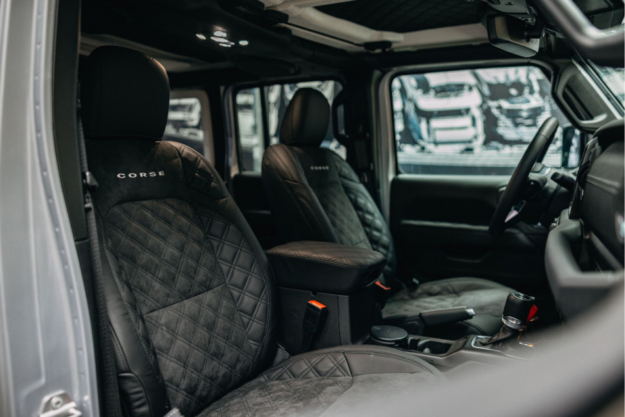 Jeep Wrangler 2.0T Sahara | Corse Edition Custom Made | Hybride | Stuur- en Stoelverwarming | Achteruitrijcamera |