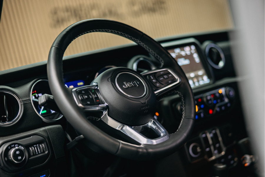 Jeep Wrangler 2.0T Sahara | Corse Edition Custom Made | Hybride | Stuur- en Stoelverwarming | Achteruitrijcamera |