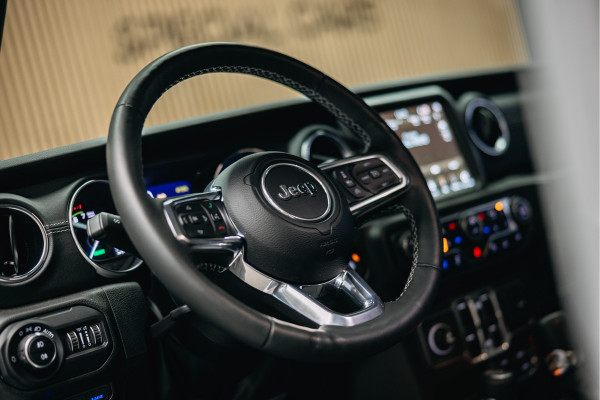 Jeep Wrangler 2.0T Sahara | Corse Edition Custom Made | Hybride | Stuur- en Stoelverwarming | Achteruitrijcamera |