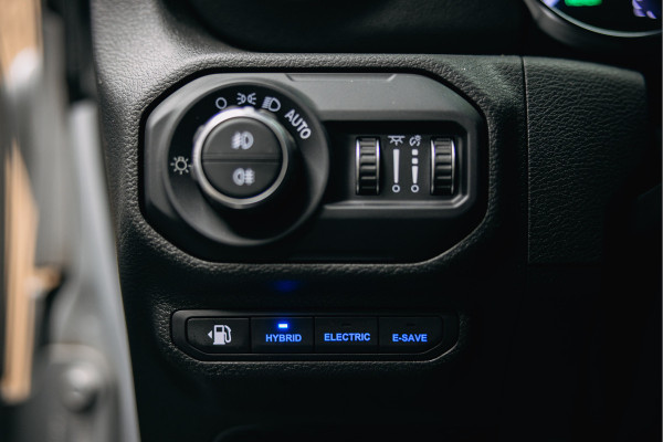 Jeep Wrangler 2.0T Sahara | Corse Edition Custom Made | Hybride | Stuur- en Stoelverwarming | Achteruitrijcamera |