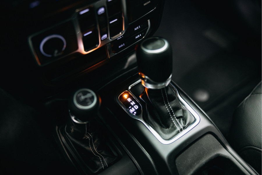 Jeep Wrangler 2.0T Sahara | Corse Edition Custom Made | Hybride | Stuur- en Stoelverwarming | Achteruitrijcamera |