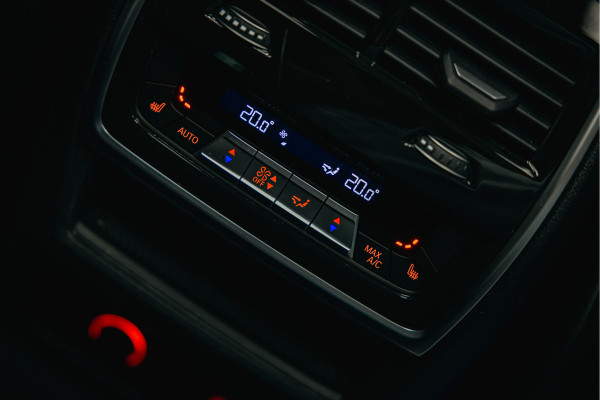 BMW X5 xDrive50e | Volledig M uitgevoerd| Head-up | Verwarmde en verkoelde bekerhouders | Pano |