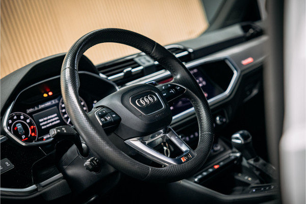 Audi RSQ3 TFSI | Carbon | Elek. stoelen | Camera | stoel verwarming |