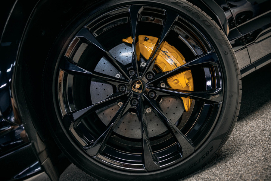 Lamborghini Urus 4.0 V8 S | Urus S | BTW | Akrapovic | Luchtvering | Geel stiksel pakket |