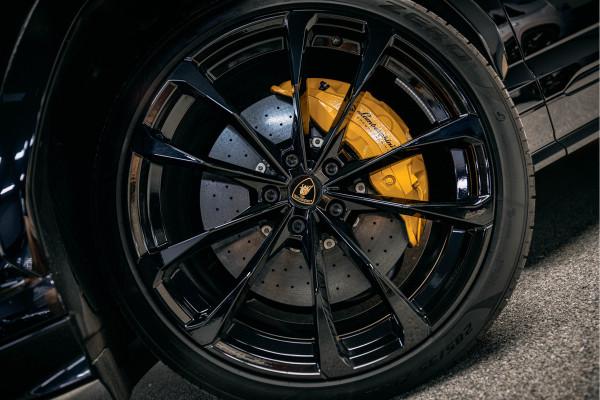Lamborghini Urus 4.0 V8 S | Urus S | BTW | Akrapovic | Luchtvering | Geel stiksel pakket |