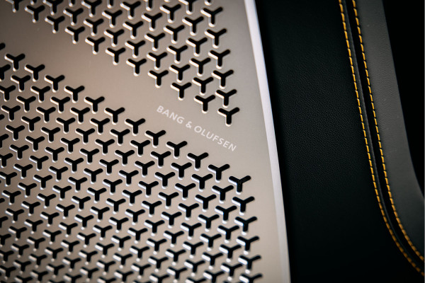 Lamborghini Urus 4.0 V8 S | Urus S | BTW | Akrapovic | Luchtvering | Geel stiksel pakket |