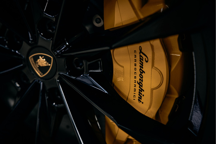 Lamborghini Urus 4.0 V8 S | Urus S | BTW | Akrapovic | Luchtvering | Geel stiksel pakket |