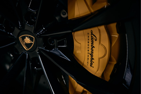 Lamborghini Urus 4.0 V8 S | Urus S | BTW | Akrapovic | Luchtvering | Geel stiksel pakket |