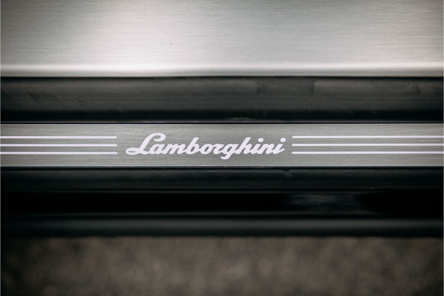 Lamborghini Urus 4.0 V8 S | Urus S | BTW | Akrapovic | Luchtvering | Geel stiksel pakket |