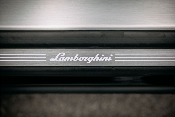 Lamborghini Urus 4.0 V8 S | Urus S | BTW | Akrapovic | Luchtvering | Geel stiksel pakket |