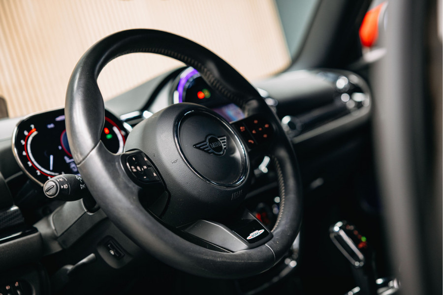 MINI Clubman 2.0 JCW ALL4 John Cooper Works | JCW | Rood dak | Sportstoelen | Stoelverwarming | Head-Up |