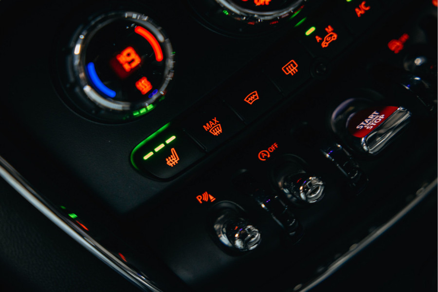 MINI Clubman 2.0 JCW ALL4 John Cooper Works | JCW | Rood dak | Sportstoelen | Stoelverwarming | Head-Up |