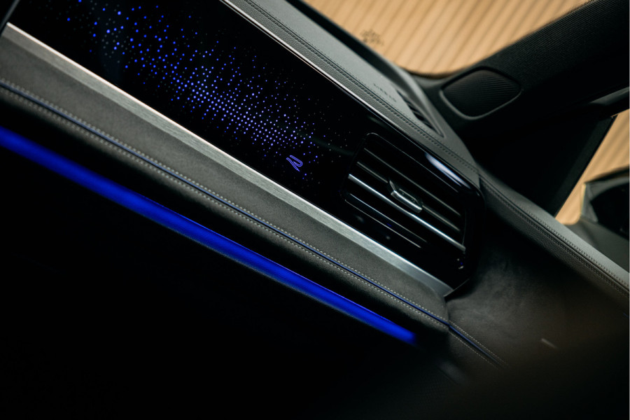 Volkswagen Passat R-Line Diesel | Trekhaak | Pano | Head-up | Stoelmassage |