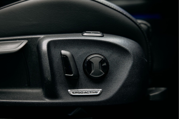 Volkswagen Passat R-Line Diesel | Trekhaak | Pano | Head-up | Stoelmassage |