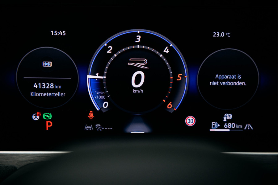 Volkswagen Passat R-Line Diesel | Trekhaak | Pano | Head-up | Stoelmassage |