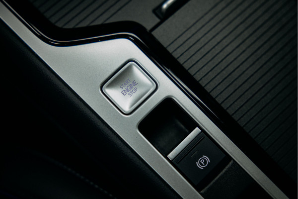 Volkswagen Passat R-Line Diesel | Trekhaak | Pano | Head-up | Stoelmassage |