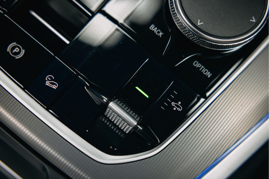 BMW X5 xDrive45e High Executive | M-sport | Luchtvering | Pano | Head-Up | Trekhaak | 360 camera |