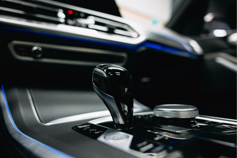 BMW X5 xDrive45e High Executive | M-sport | Luchtvering | Pano | Head-Up | Trekhaak | 360 camera |