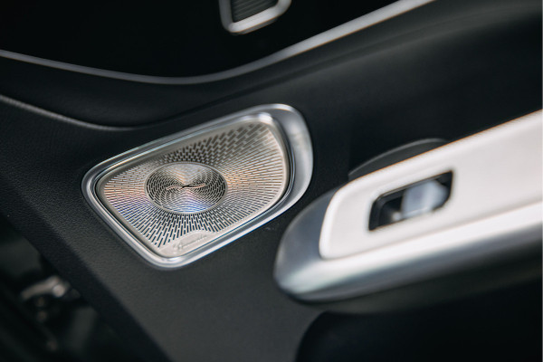 Mercedes-Benz GLC 300e 4MATIC AMG Line | Pano | Stoelverwarming | 360 camera | AMG Look |