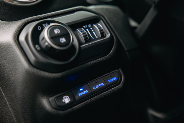 Jeep Wrangler Unlimited 4xe 380 Sahara | Corse Edition Custom made | Unieke kleur | Hybride |