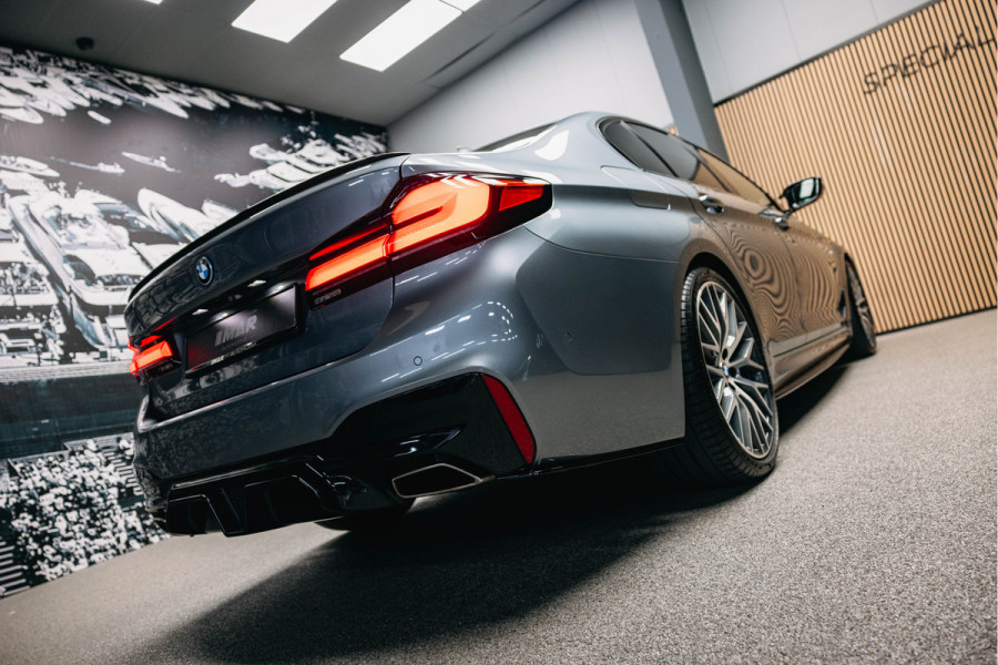 BMW 5 Serie 540i High Executive Edition | Pano | Head-Up | M-Sportpakket | Dealer Onderhouden |
