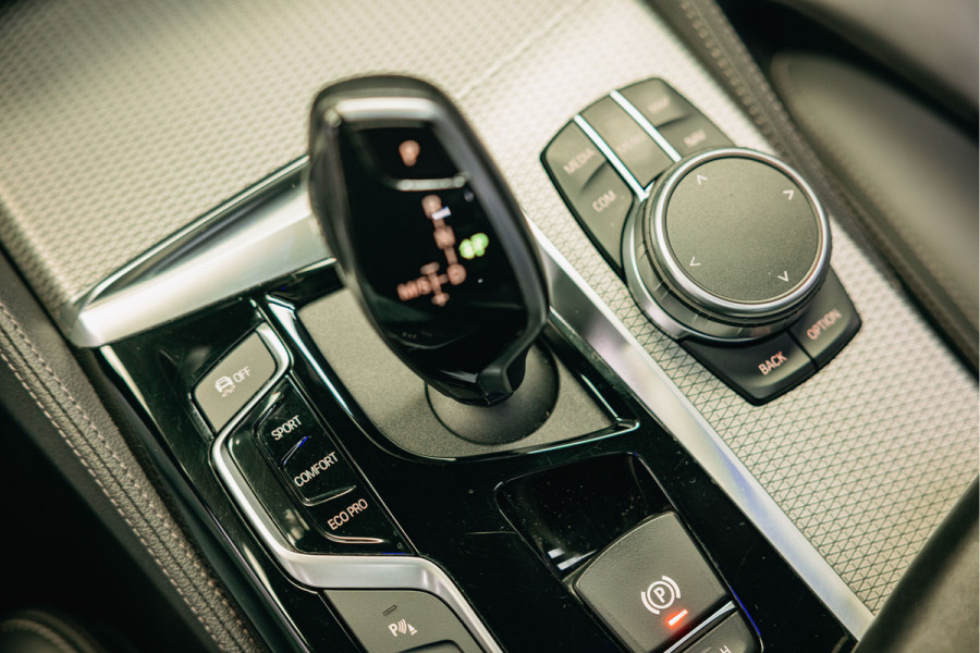 BMW 5 Serie 540i High Executive Edition | Pano | Head-Up | M-Sportpakket | Dealer Onderhouden |