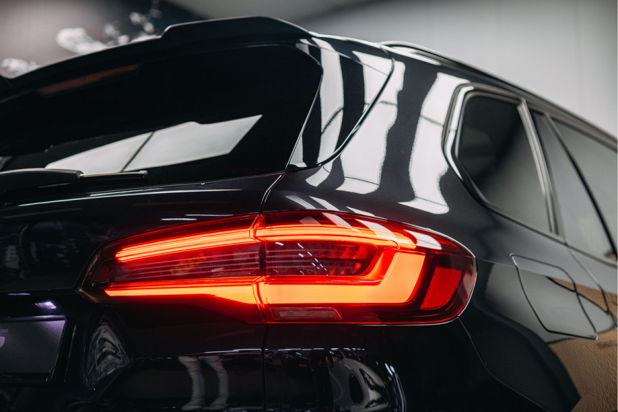 BMW X5 xDrive45e High Executive | Pano | Trekhaak | Luchtvering  | Stoelverwarming |