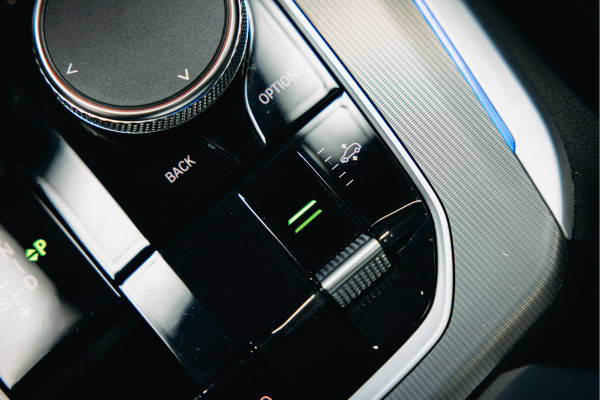 BMW X5 xDrive45e High Executive | Pano | Trekhaak | Luchtvering  | Stoelverwarming |