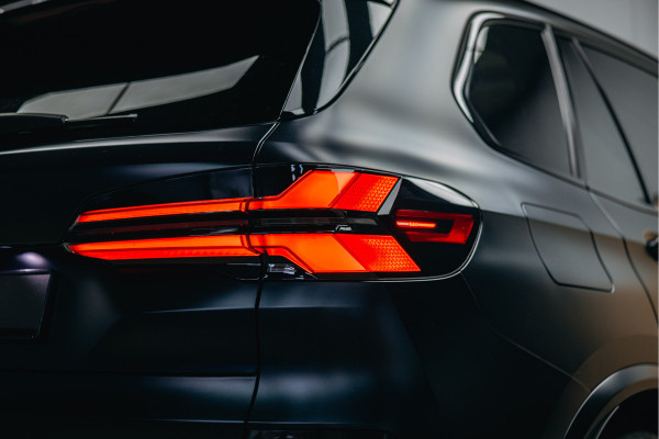 BMW X5 xDrive50e | M uitgevoerd | Trekhaak | Alcantara hemel | Luchtvering | Full PPF in- en exterieur | Skylounge |