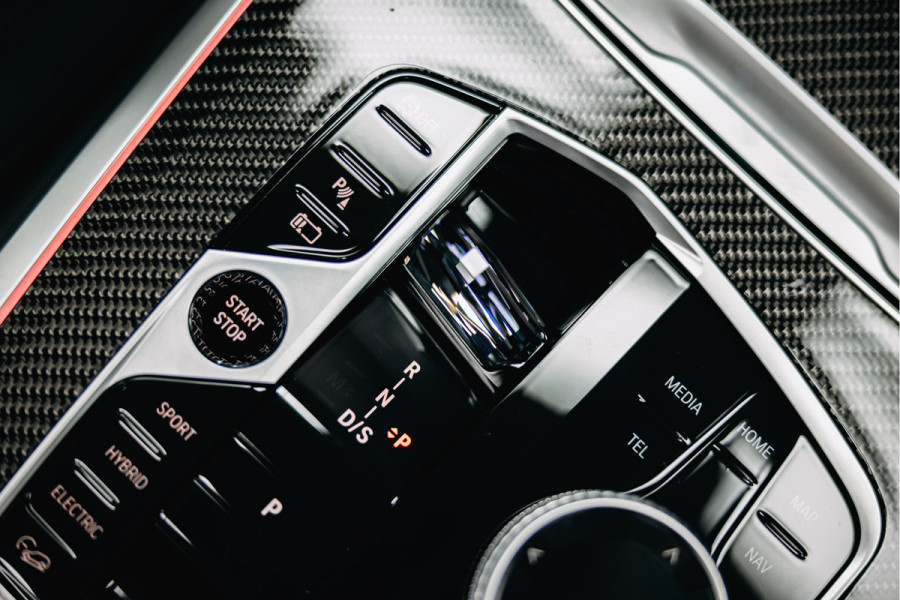 BMW X5 xDrive50e | M uitgevoerd | Trekhaak | Alcantara hemel | Luchtvering | Full PPF in- en exterieur | Skylounge |