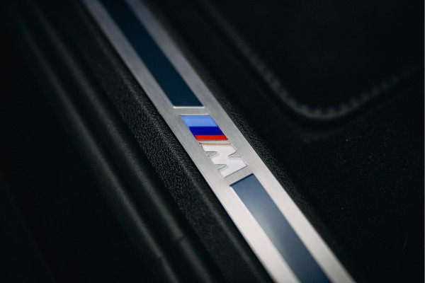 BMW X5 xDrive50e | M uitgevoerd | Trekhaak | Alcantara hemel | Luchtvering | Full PPF in- en exterieur | Skylounge |