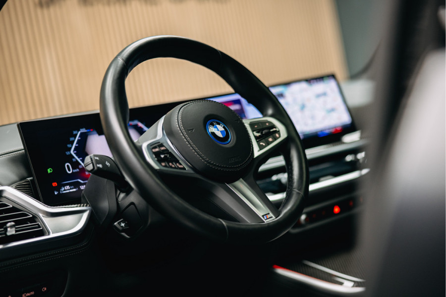 BMW X5 xDrive50e | M uitgevoerd | Trekhaak | Alcantara hemel | Luchtvering | Full PPF in- en exterieur | Skylounge |