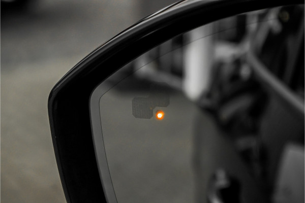 Jaguar E-Pace 2.0 P250 AWD HSE R-Dynamic CarPlay Trekhaak Camera 19"