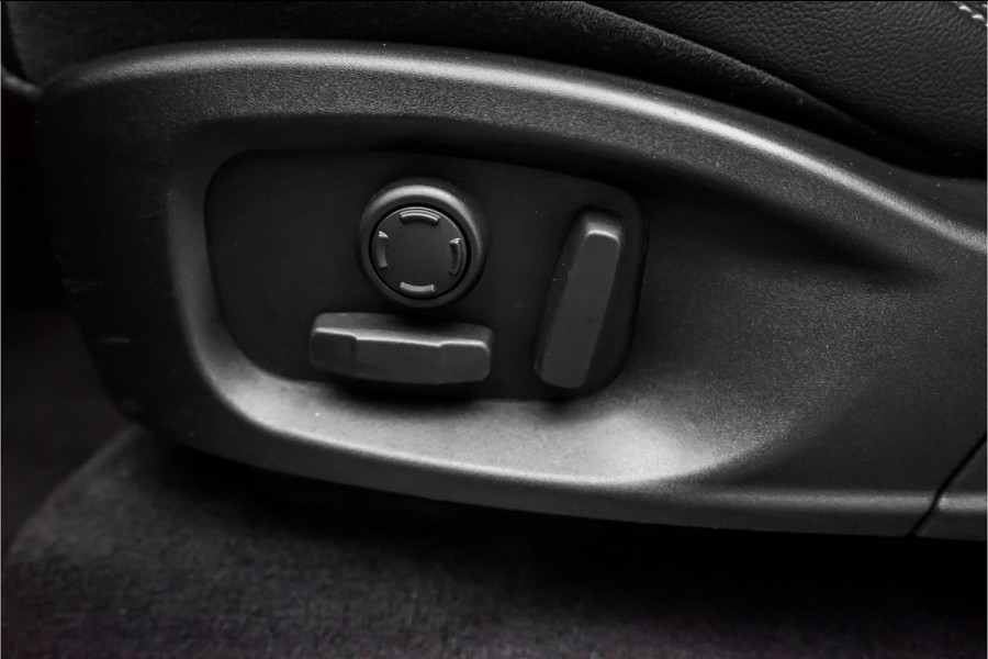 Jaguar E-Pace 2.0 P250 AWD HSE R-Dynamic CarPlay Trekhaak Camera 19"