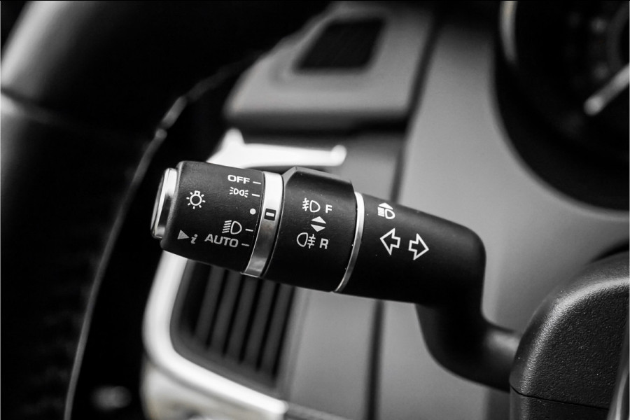 Jaguar E-Pace 2.0 P250 AWD HSE R-Dynamic CarPlay Trekhaak Camera 19"