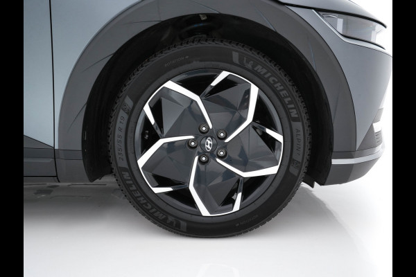 Hyundai IONIQ 5 Connect+ 73kWh [ 3-Fase ] {SOH-97%} (INCL-BTW) Aut *HEATPUMP | LEATHER | BOSE-AUDIO | FULL-LED | DIGI-COCKPIT | AMBIENT-LIGHT | DAB | SHIFT-PADDLES | HEAD-UP | NAVI-FULLMAP | KEYLESS | CAMERA | HEATED-COMFORTSEATS | ...