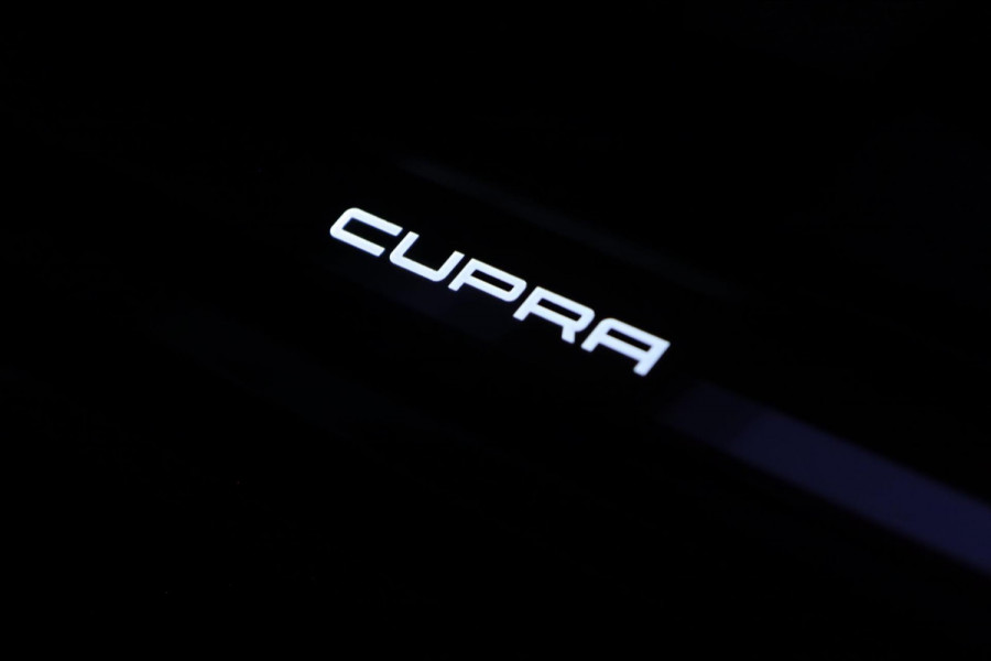 CUPRA Formentor 1.5 TSI / PANODAK / KUIPSTOELEN / MEMORY / CAMERA / LEDER / KEYLESS