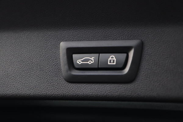 BMW X3 XDrive30i M Sport / PANODAK / HUD / MEMORY / DODEHOEK / KEYLESS