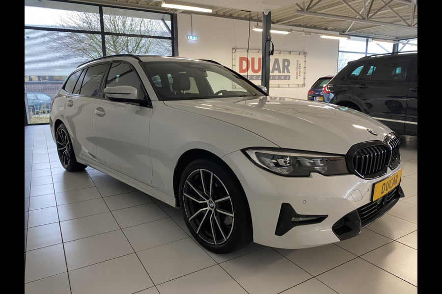 BMW 3 Serie Touring 320e Sportline Panoramadak / Led verlichting / Carplay/ Wit metallic /