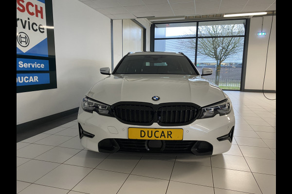 BMW 3 Serie Touring 320e Sportline Panoramadak / Led verlichting / Carplay/ Wit metallic /
